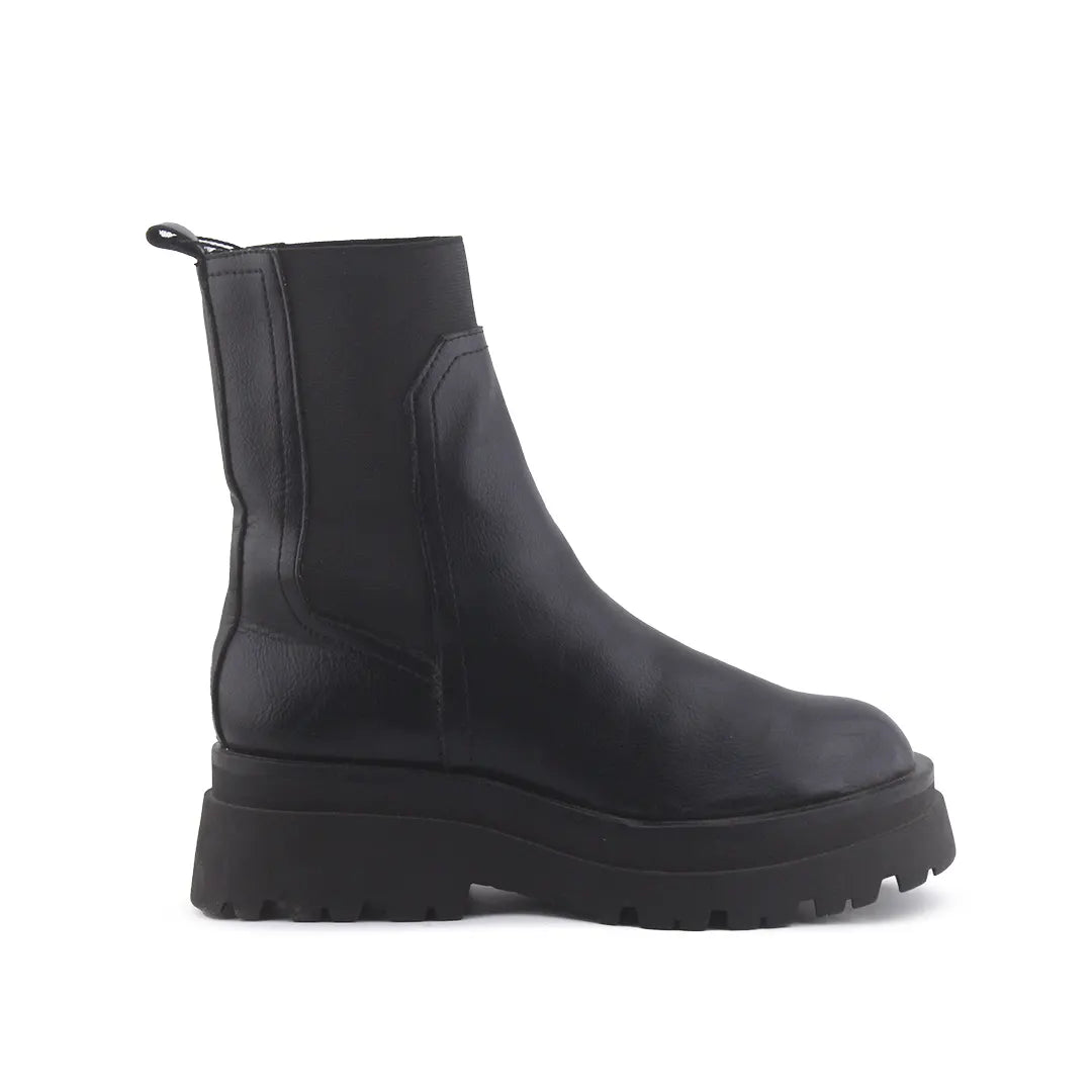 Stradivarius Stretchable Chelsea Ankle Boots (100% Authentic Leather)
