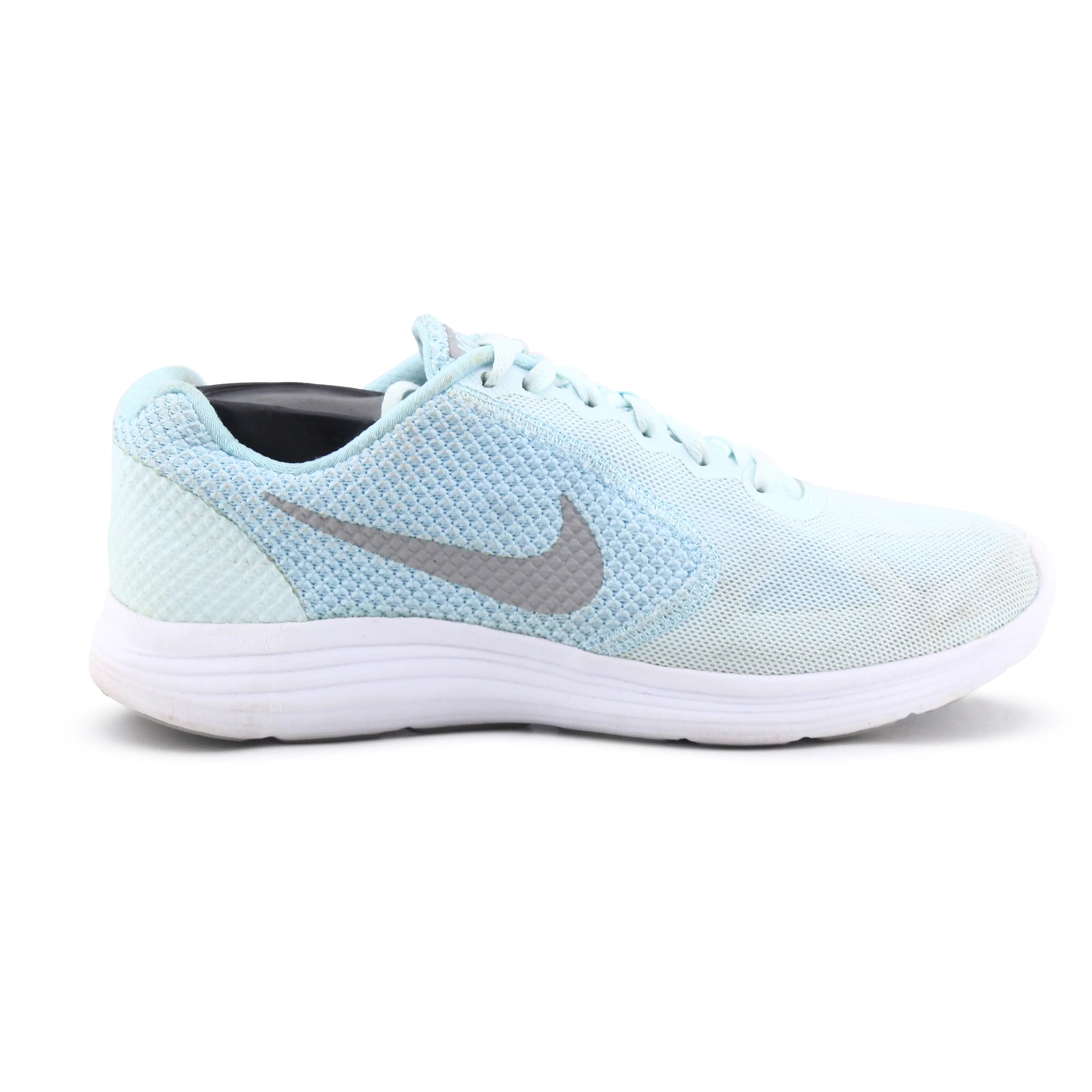 Nike Revolution 3