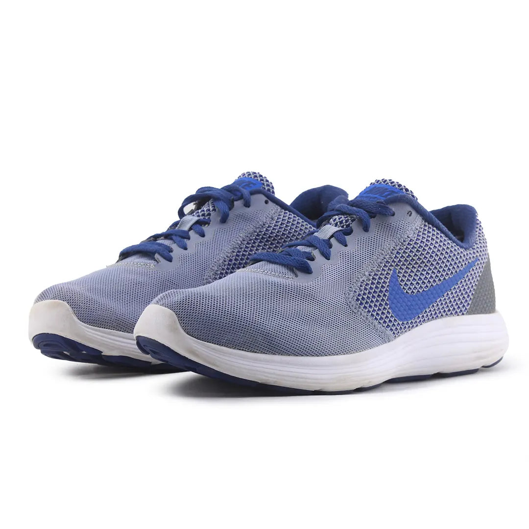 Nike Revolution 3