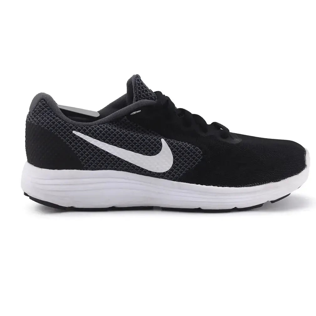 Nike Revolution 3