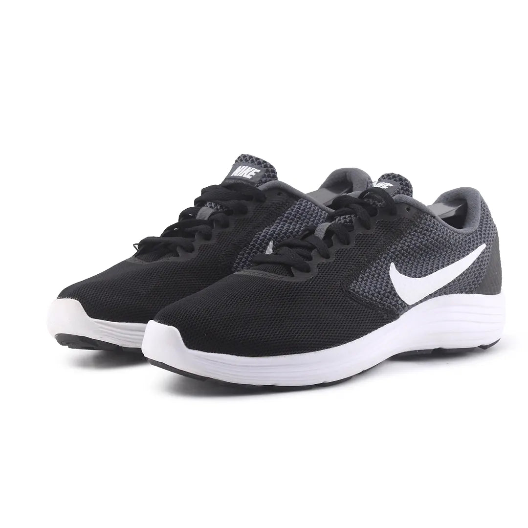 Nike Revolution 3
