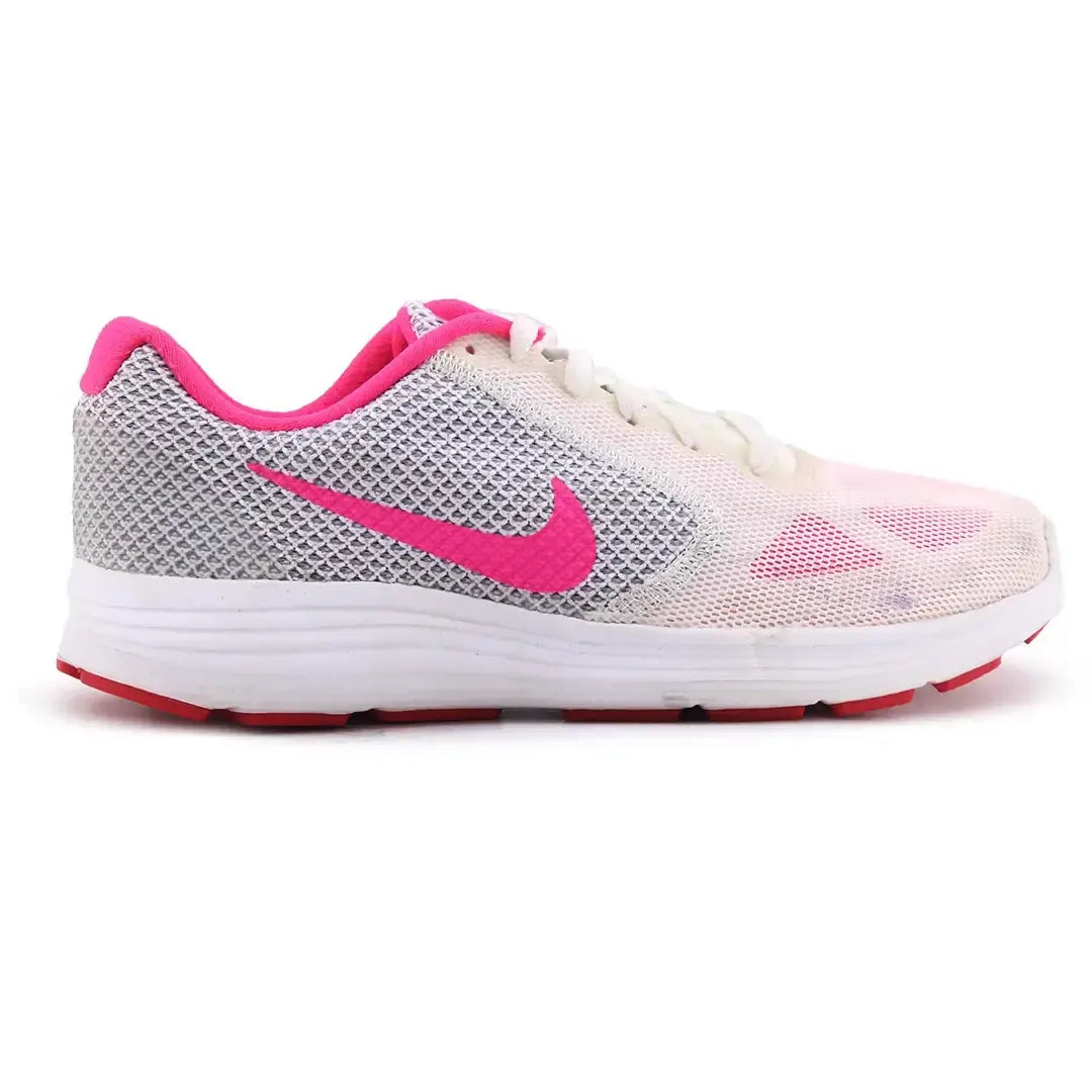 Nike Revolution 3