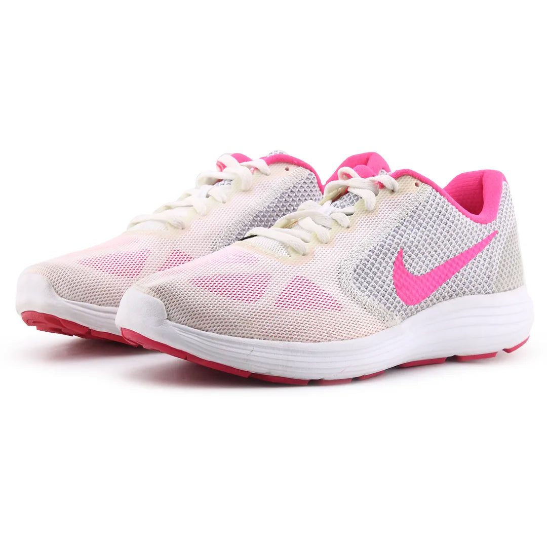 Nike Revolution 3