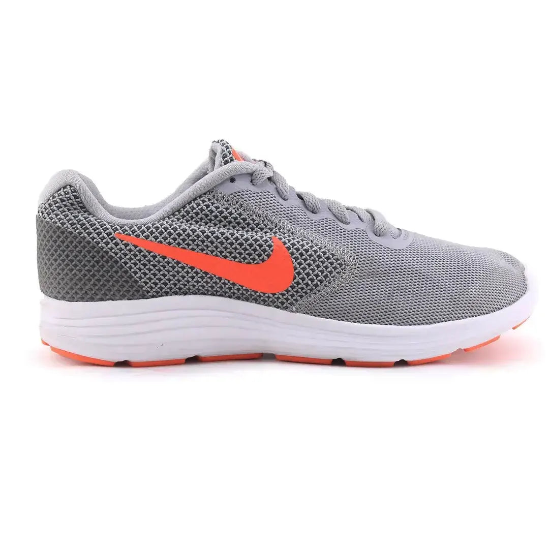 Nike Revolution 3