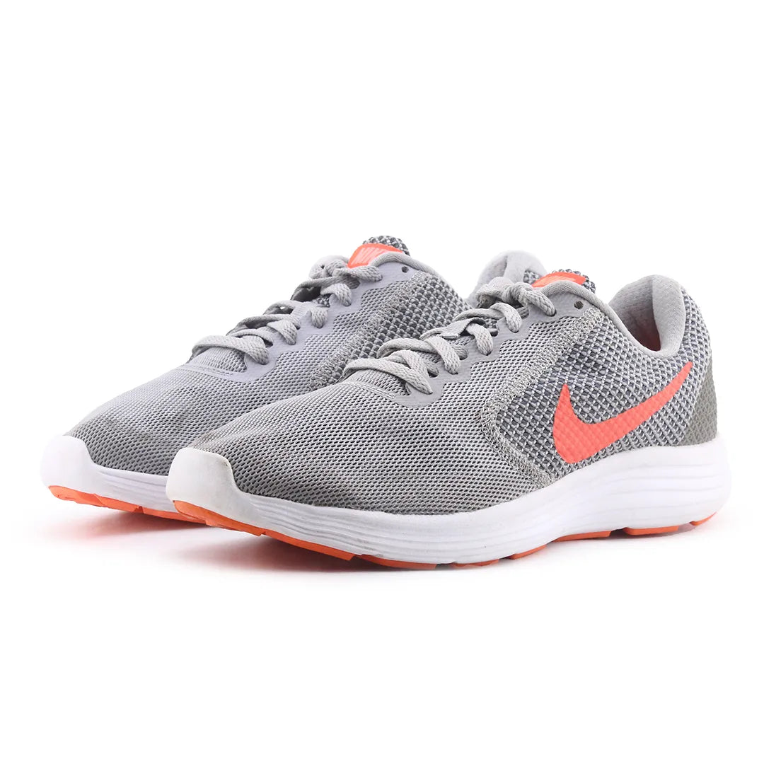 Nike Revolution 3