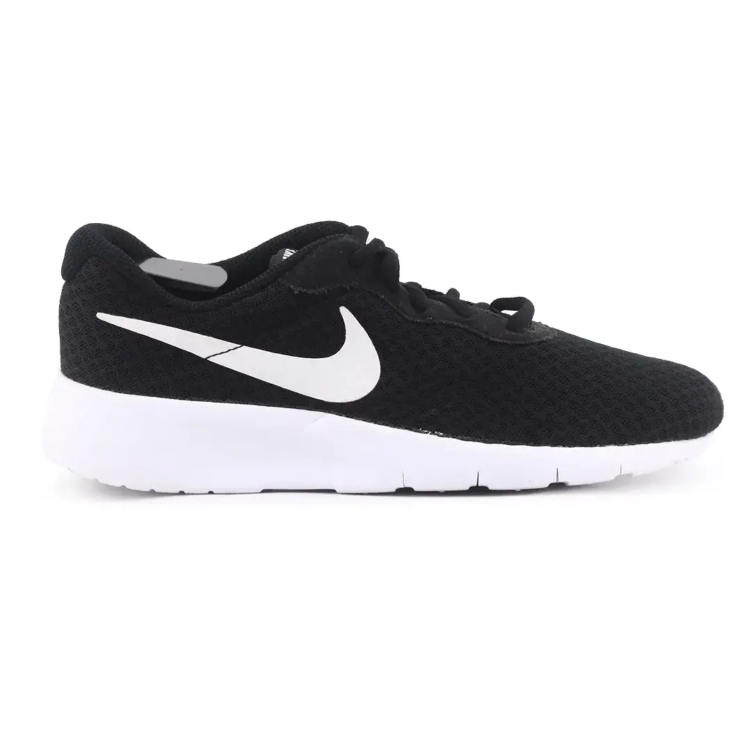 Nike Tanjun