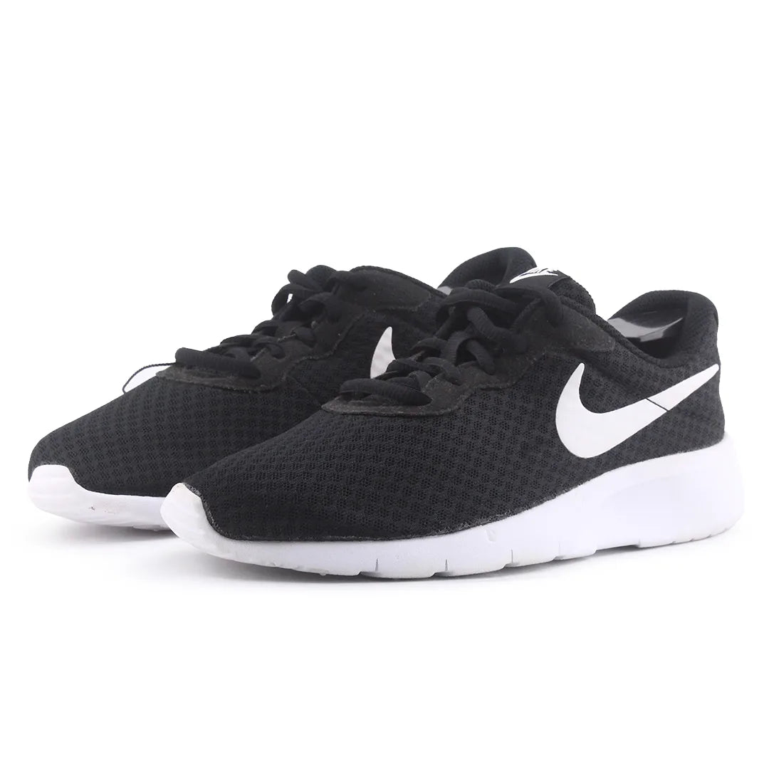 Nike Tanjun