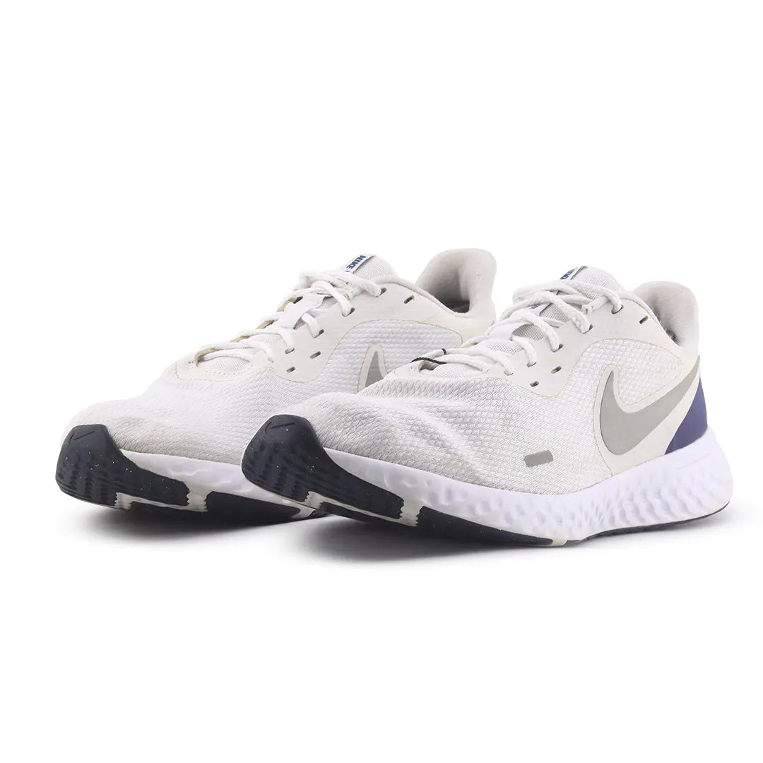 Nike Revolution 5