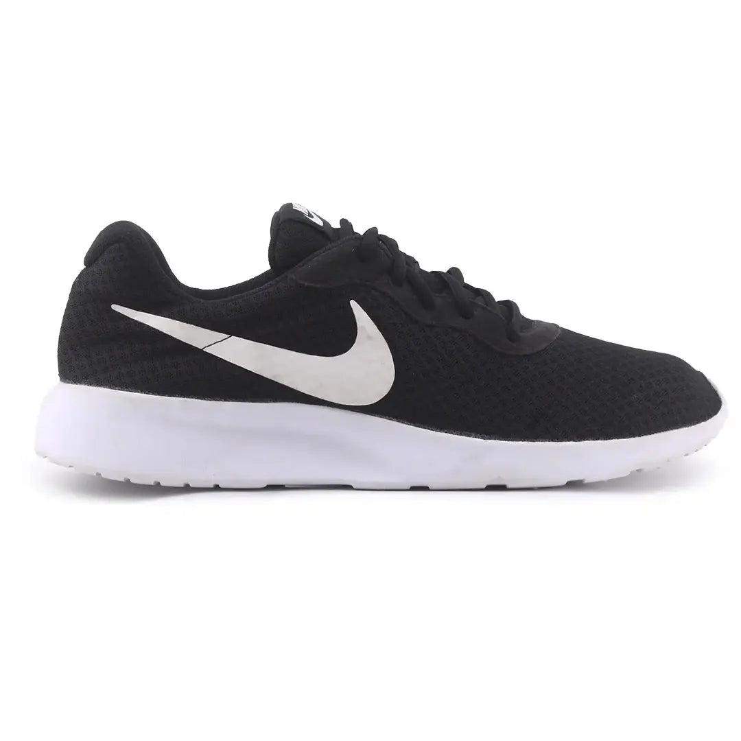 Nike Tanjun