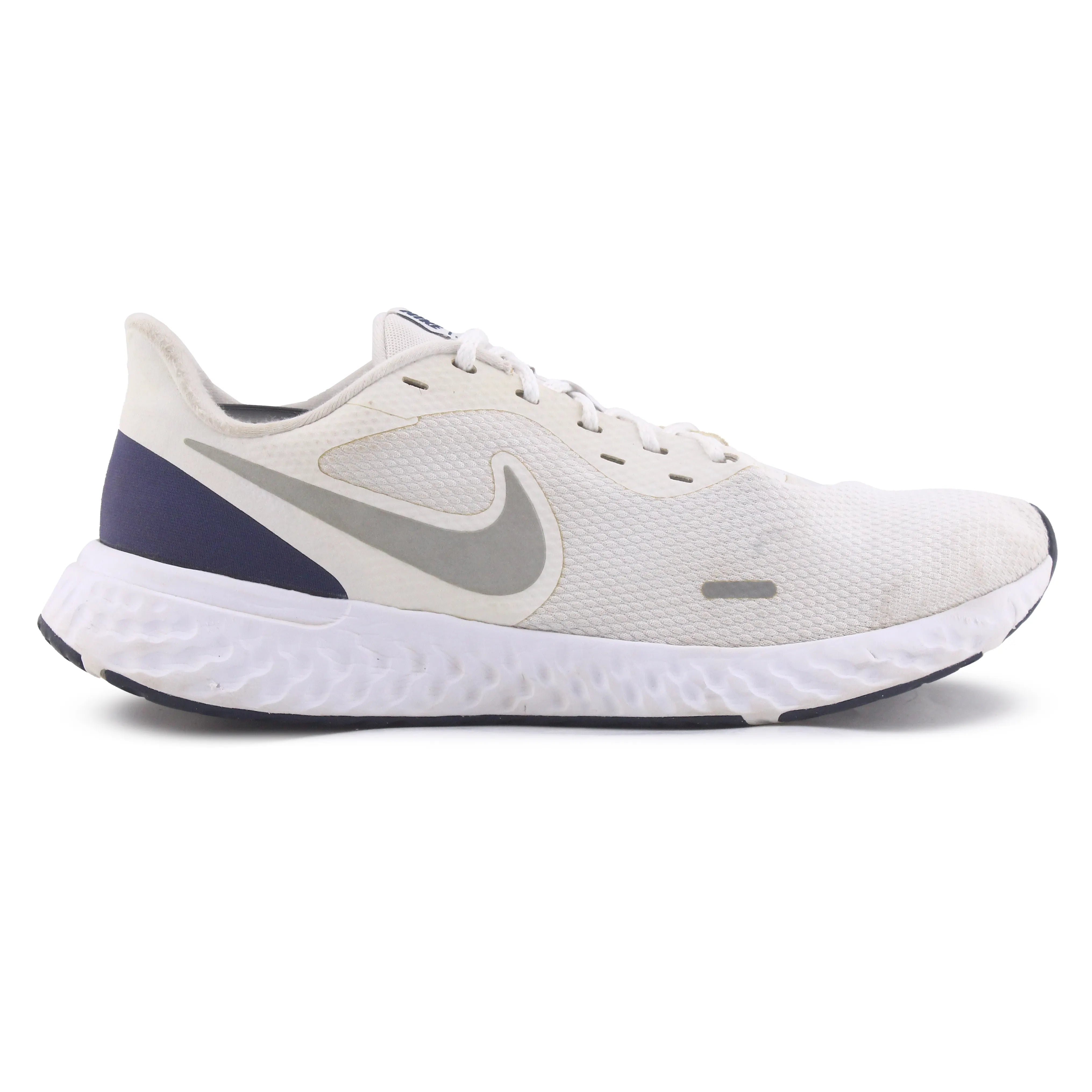 Nike Revolution 5